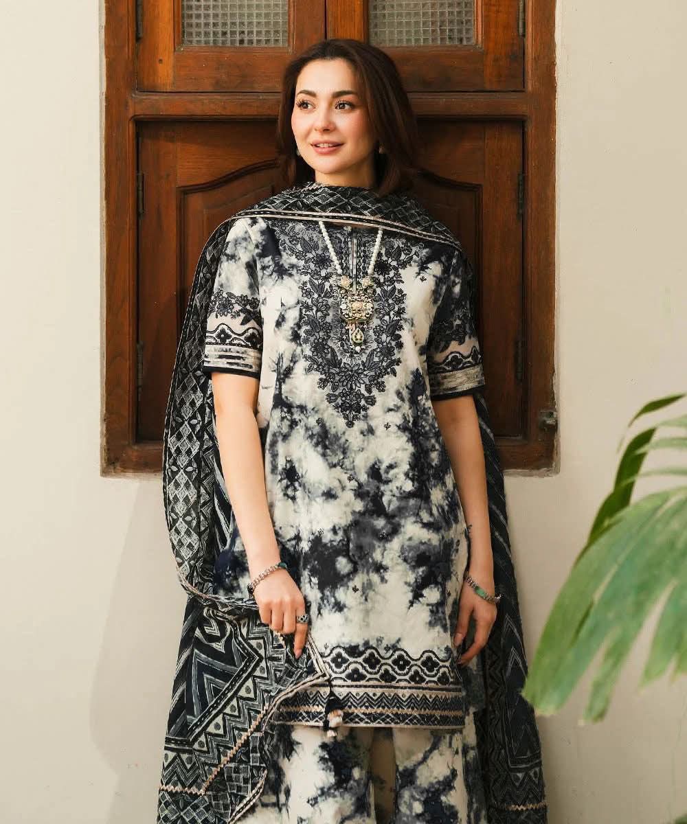 Sapphire V 210 Black New Arrival Lawn Emb 3pc Unstitched  SC-1322