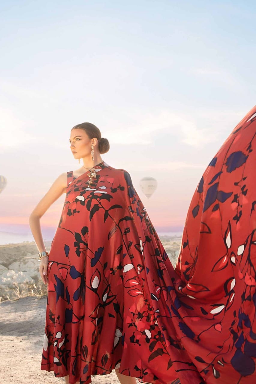 MARIA B RED FLOWER DIGITAL PRINT EMB PURE LAWN 3PC SC 1183