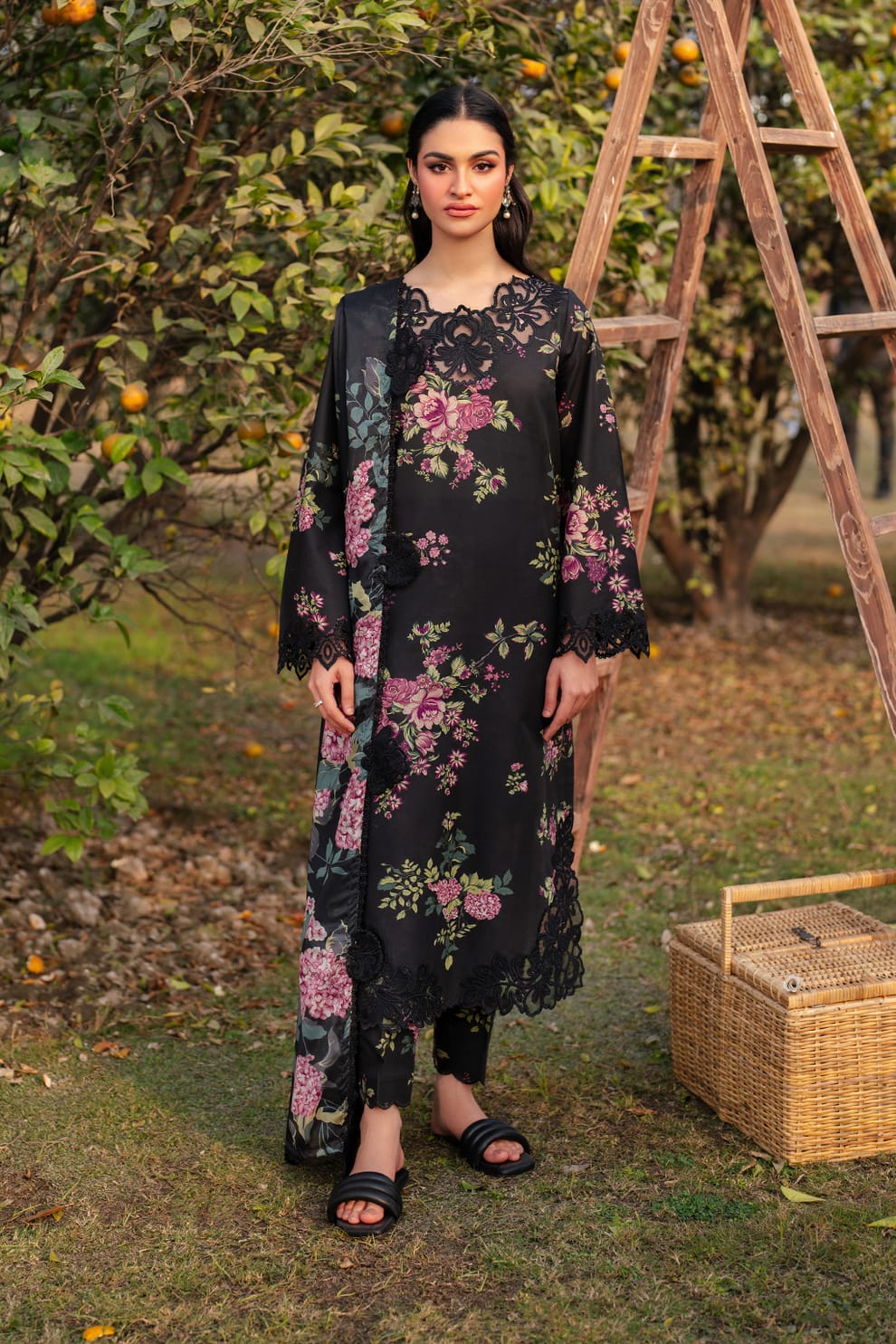 Iznik Black Digital Printed Lawn Emroidered Collection 3piece Unstitched