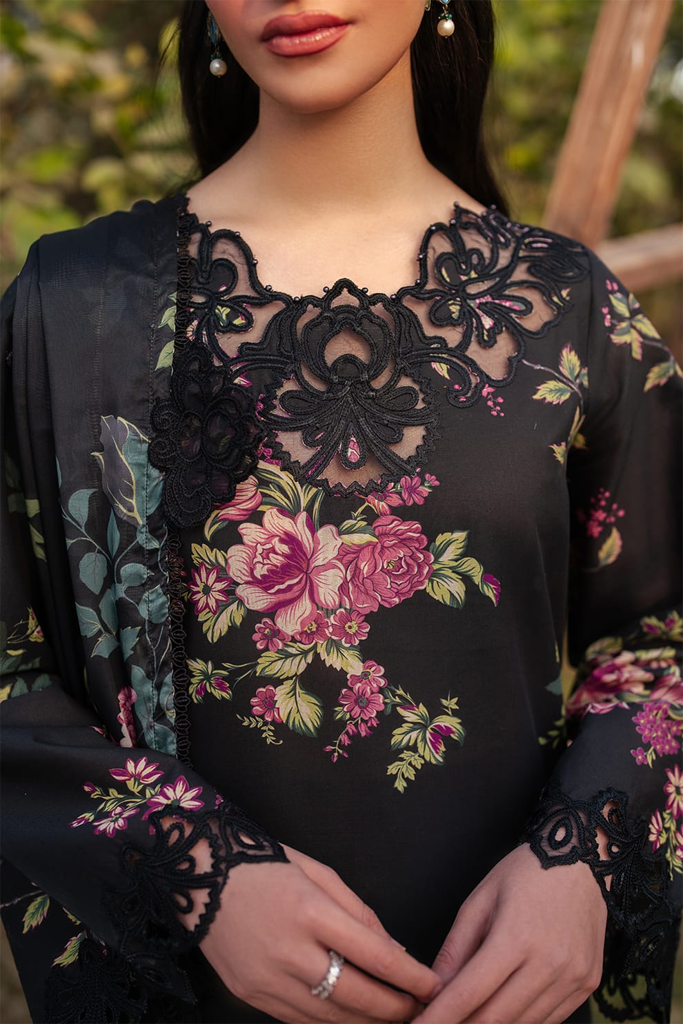 Iznik Black Digital Printed Lawn Emroidered Collection 3piece Unstitched