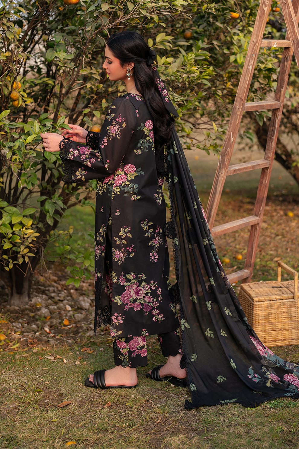 Iznik Black Digital Printed Lawn Emroidered Collection 3piece Unstitched